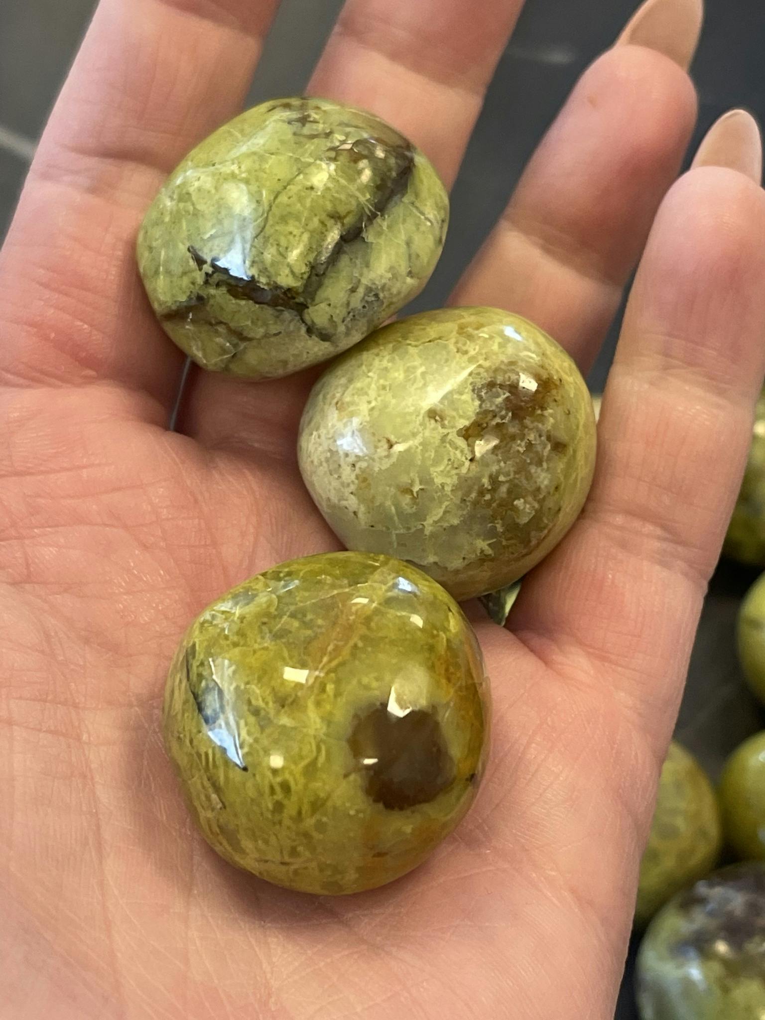 Grön Opal Cuddle Stones