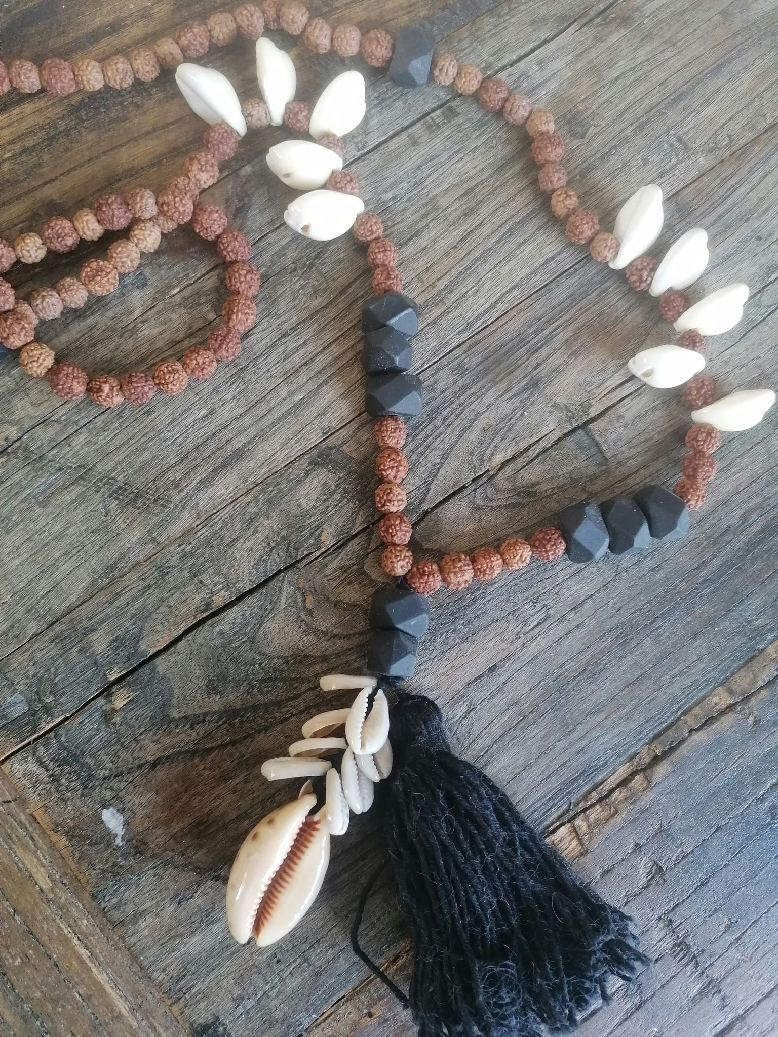 BOHO HALSBAND MED SNÄCKOR