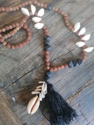 BOHO HALSBAND MED SNÄCKOR