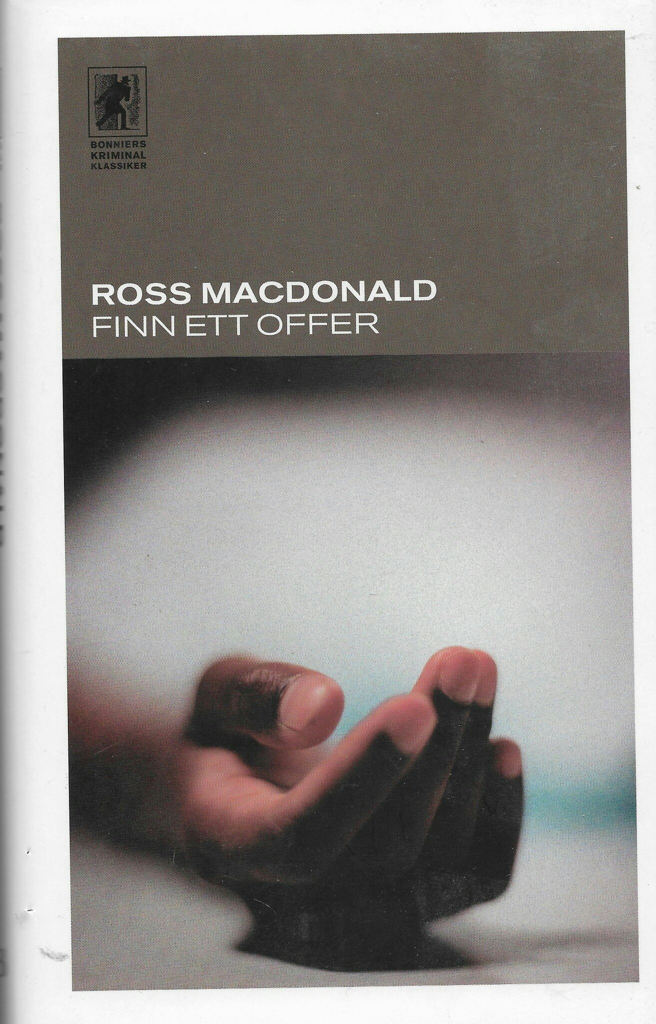 Finn ett offer av Macdonald Ross