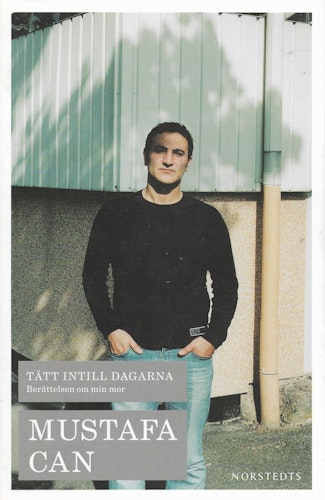 Tätt intill dagarna : berättelsen om min mor av Mustafa Can