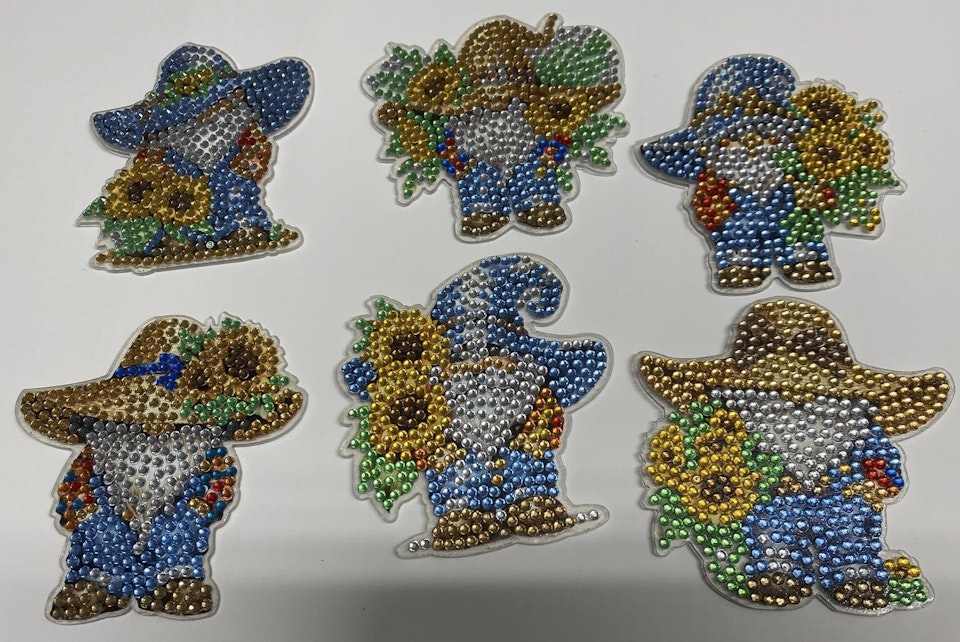 Kylskåpsmagneter, diy, diamond painting, trädgårdstomtar