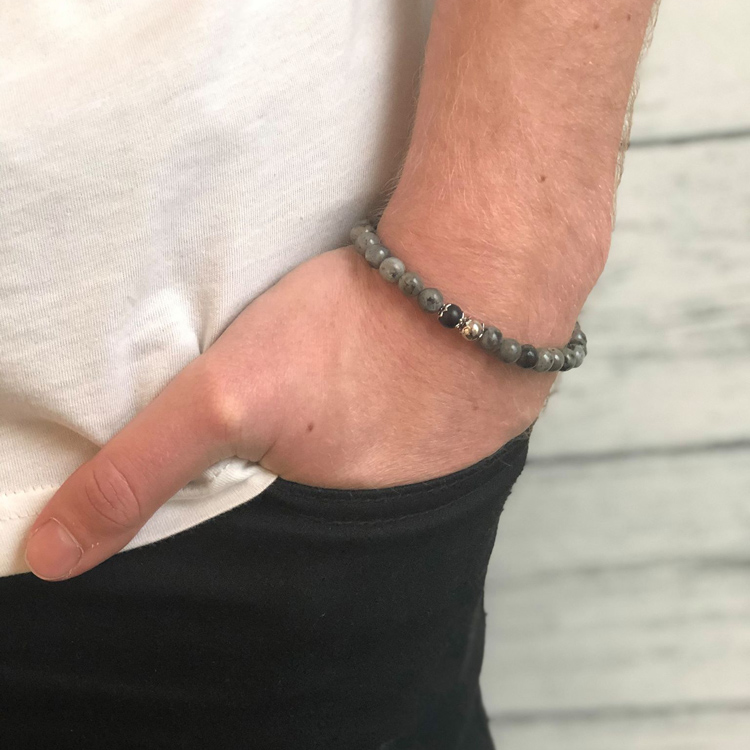 BORIS | Beadsarmband | Grå