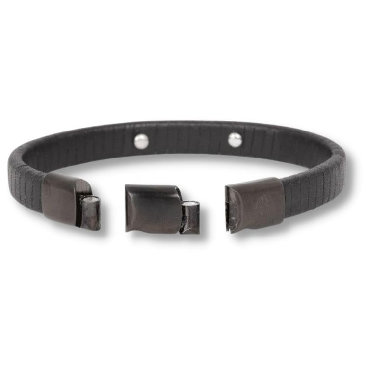 Svart läderarmband med graverbar bricka för herr.