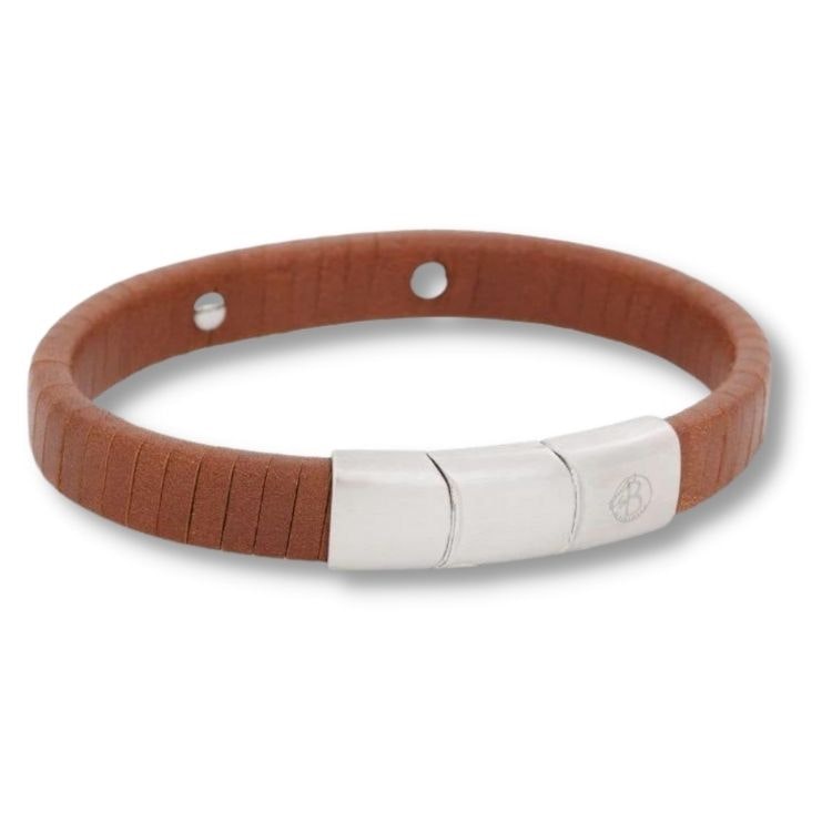 Brunt läderarmband med graverbar bricka för herr.