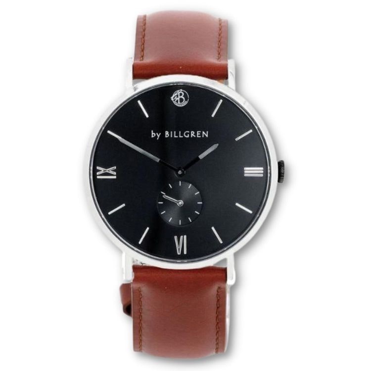 En klocka med brunt läderband och svart urtavla för herr.