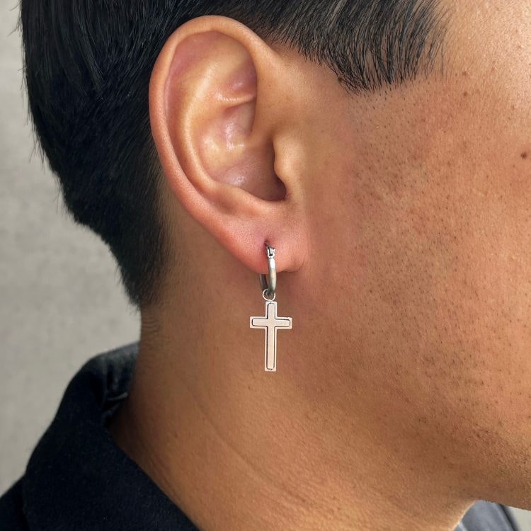 Örhänge med kors | Stålörhängen | Örhängen för män - by BILLGREN | Stilrena  herraccessoarer