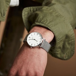 Gustaf | Klocka Mesh | Stål