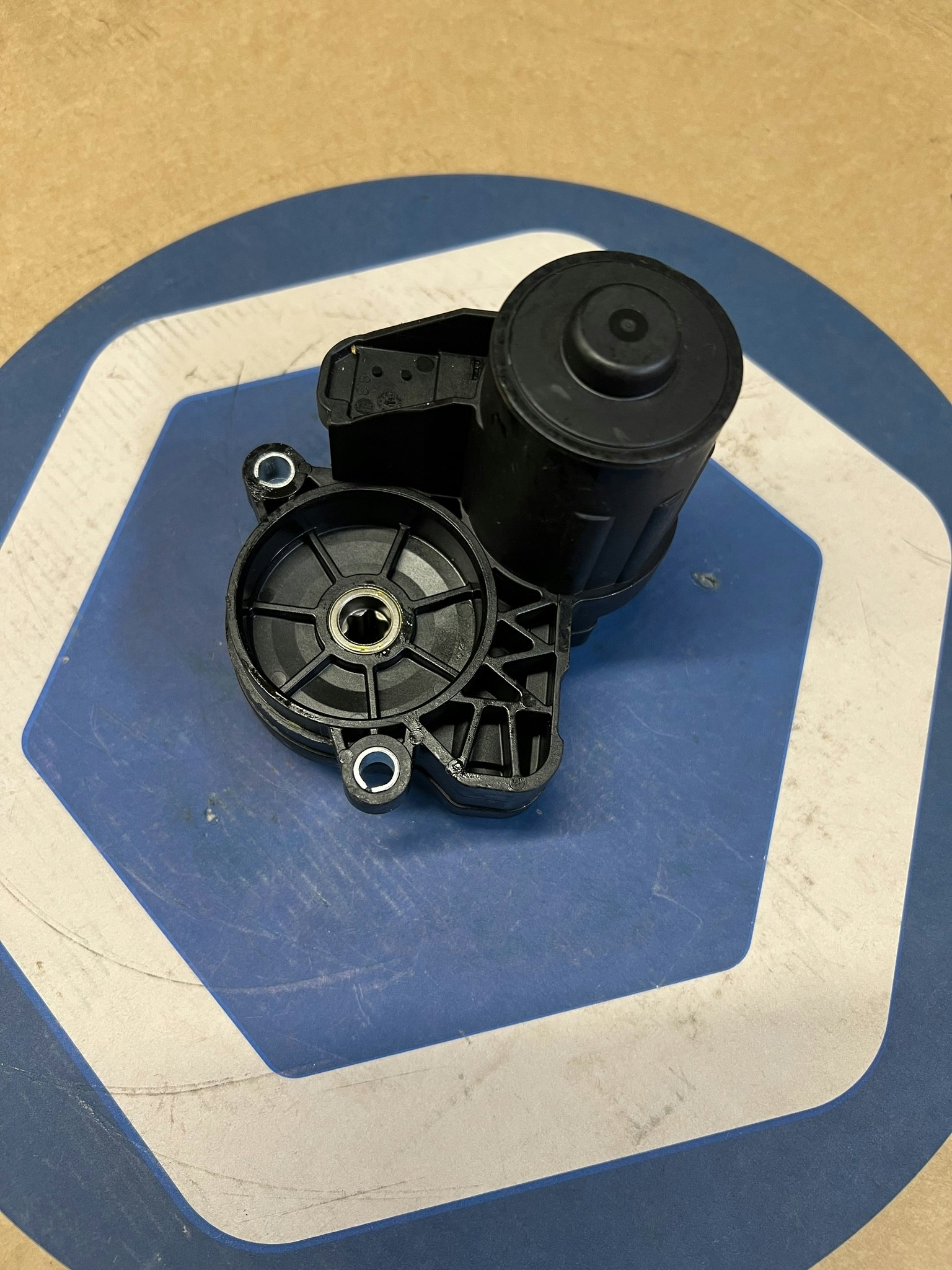 MOTOR BROMSOK VAG HÖGER ORGNR. 3Q0998281A , 8V0998281A