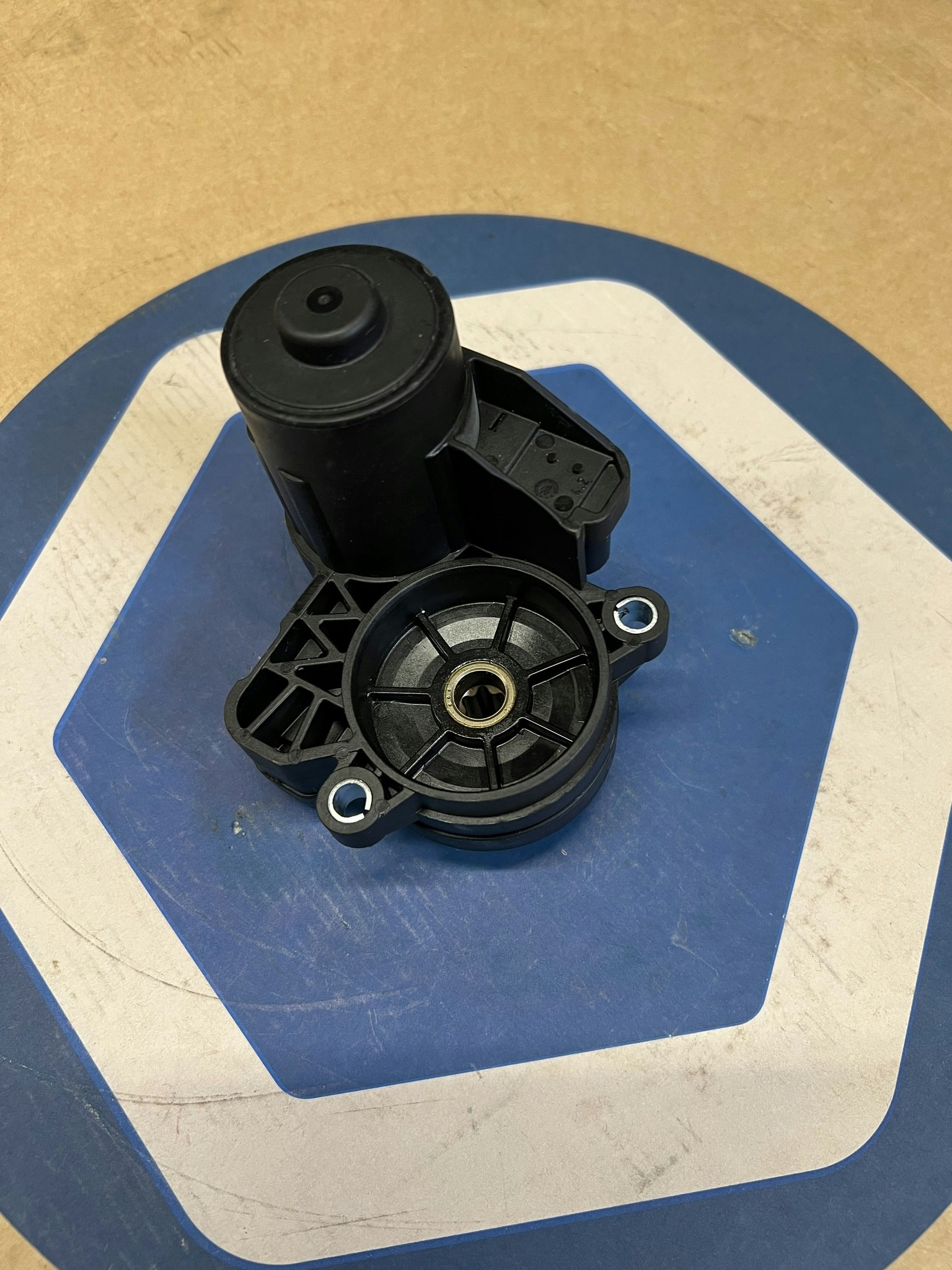 MOTOR BROMSOK VAG VÄNSTER ORGNR. 3Q0998281 , 8V0998281