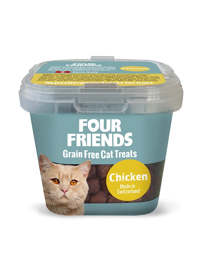 Framsidan av FourFriends kattgodis Cat Treats Chicken. Godiset ligger i en fyrkantig plastförpackning.