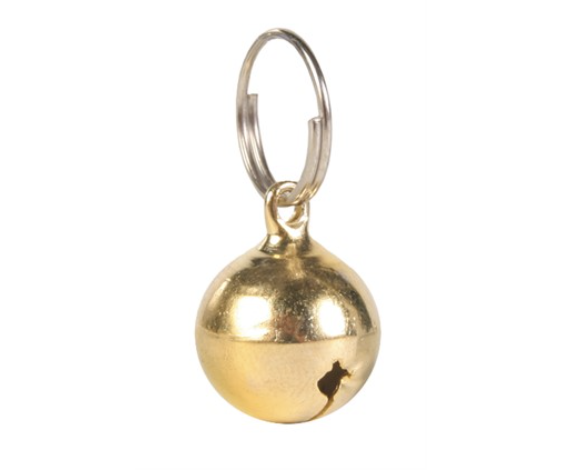 En guldig rund bjällra till katthalsband. Den har ett litet hål långt ner på bollen, vilket släpper ut ljud från bjällran.