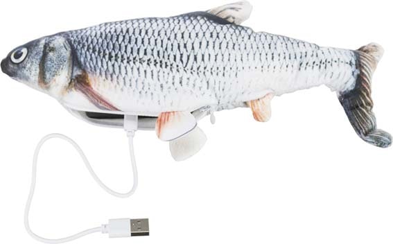 En sprattlande kattleksak formad som en fisk. Här hänger en USB-sladd som visar hur fisken laddas.