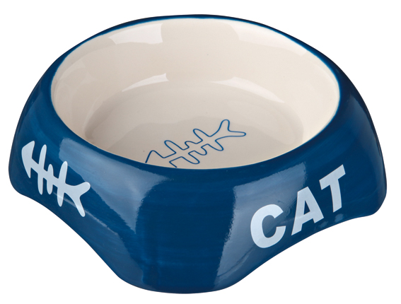 En blå kattmatskål med texten "cat" på sidan.