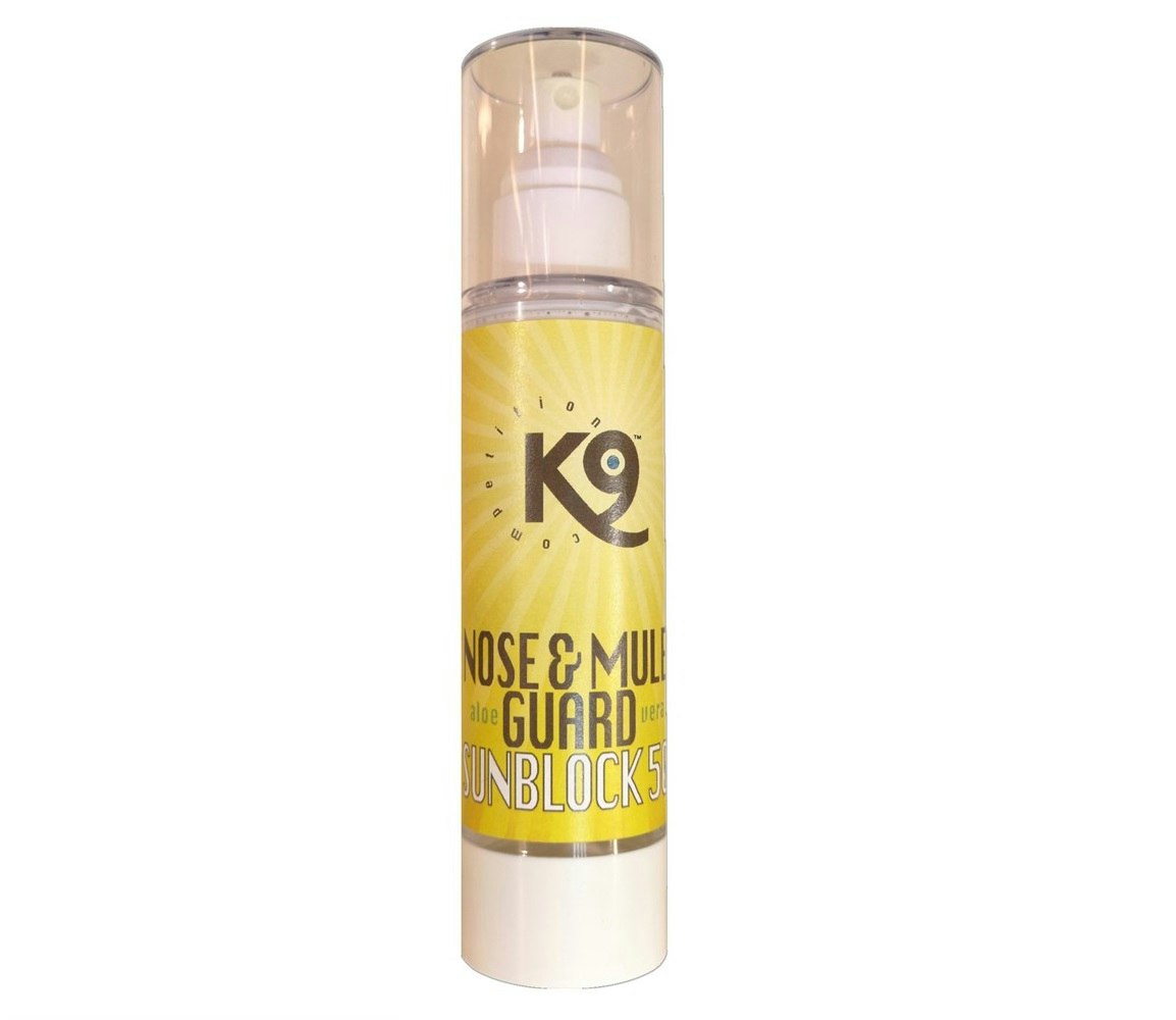 Framsidan av K9 Nose & Mule solskyddsspray, en gul och vit flaska.