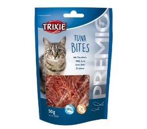 Framsidan av PREMIO Tuna bites. Här sitter en liten katt och väntar på smaskigt godis.