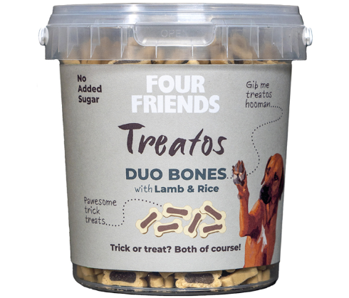 Framsidan av förpackningen för FourFriends Dog Treatos Duo Bones - 500 gram.