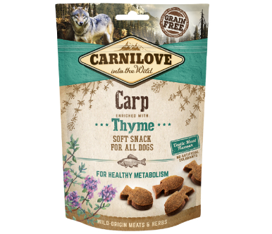 Framsidan av förpackningen för Carnilove Dog Semi Moist Snack Carp with Thyme - 200 gram.