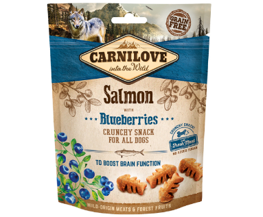 Framsidan av förpackningen för Carnilove Dog Crunchy Snack Salmon with Blueberries - 200 gram.