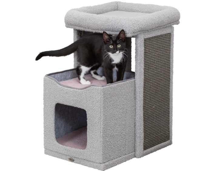 En grå klöspelare med flera liggytor, klösytor och en grotta. En katt står ovanpå.