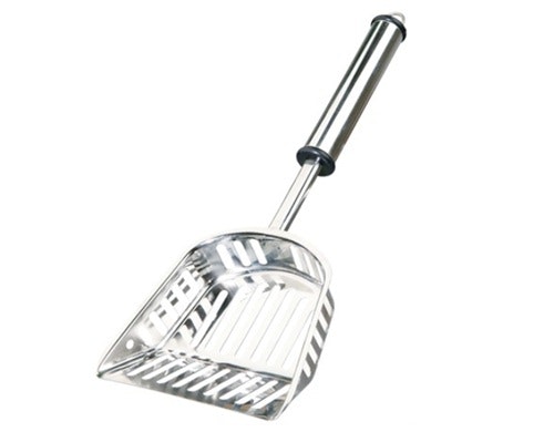En silvrig kattspade i metall.