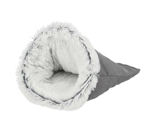Den vita mysiga kattpåsen Harvey.