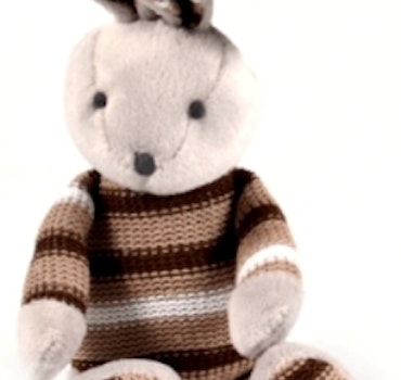 Mjukisdjur Kanin med stickad "tröja"