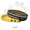 Handflätat halsband i blått och gult.
