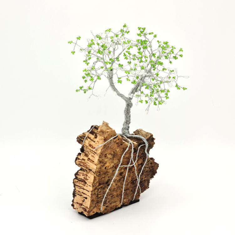 Ståltrådsträd handgjort konsthantverk med korkek