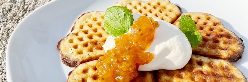 Recept | Våfflor med hjortronsylt & grädde