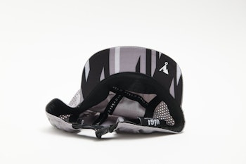 Våga Feather Racing Cap - ALUMINIUM GREY / BLACK