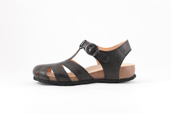 Think! Shoes Julia Svart. Sandaler med ortopedisk fotbädd. Vegetabilgarvat, 100% kromfritt skinn