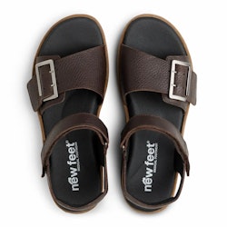 New Feet 211-13. Mörkbruna Sandaler med urtagbar komfortsula och ställbara remmar.