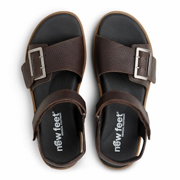 New Feet 211-13. Mörkbruna Sandaler med urtagbar komfortsula och ställbara remmar.