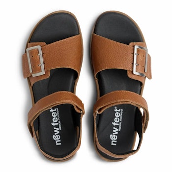 New Feet 211-13. Ljusbruna Sandaler med urtagbar komfortsula och ställbara remmar.