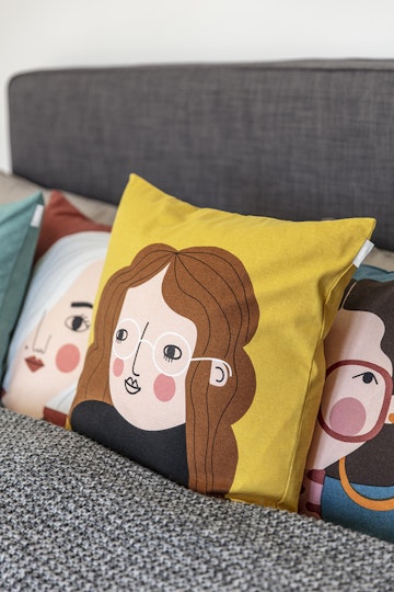 Bia cushion