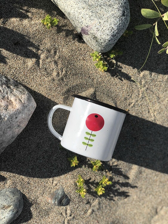 Lingonberry enamel mug