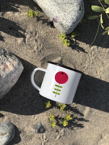 Lingonberry enamel mug