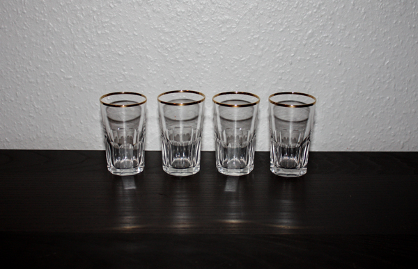 4 st handgjorda vattenglas med guldkant