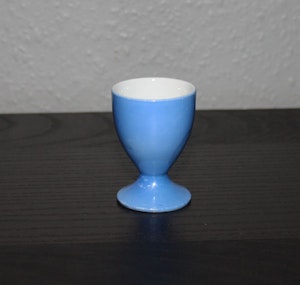 Blå äggkopp i keramik