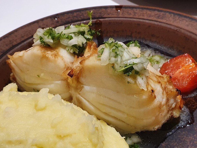 Ovnsbakt klippfisk med potet- og persillerotpuré