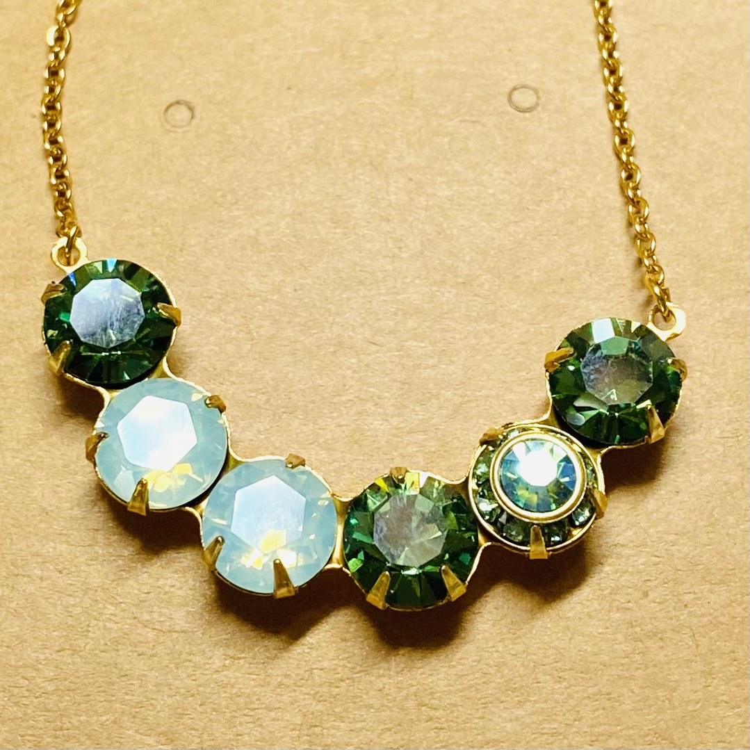 Halsband ljusgrön opal