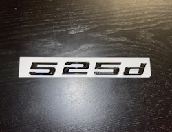 BMW 525d emblem i svart