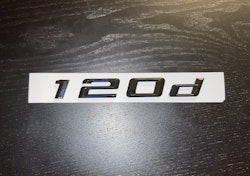 BMW 120d emblem i svart