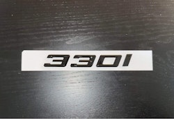 BMW 330i emblem i svart
