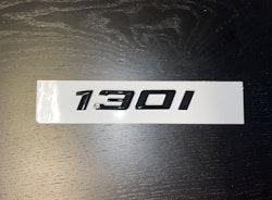 BMW 130i emblem i svart