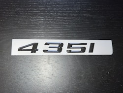 BMW 435i emblem i svart