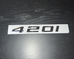 BMW 420i emblem i svart