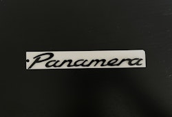 Porsche Panamera emblem i svart