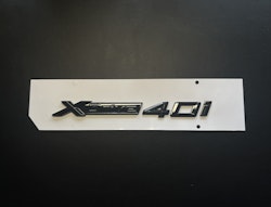 BMW 40i xdrive emblem i svart
